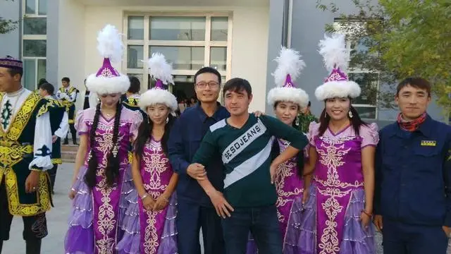 新疆民族服饰介绍_新疆民族服饰特点_新疆民族服饰的特点