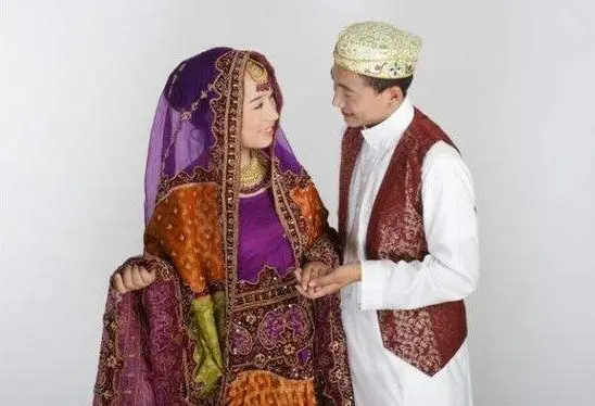 新疆民族服饰特点_新疆民族服饰介绍_新疆民族服饰的特点